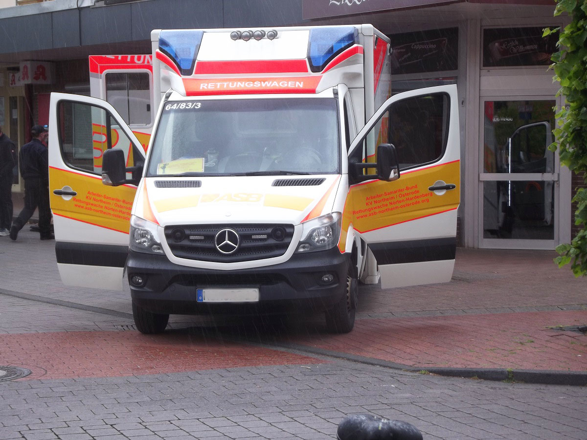 Rettungswagen besichtigen beim Stadtradeln