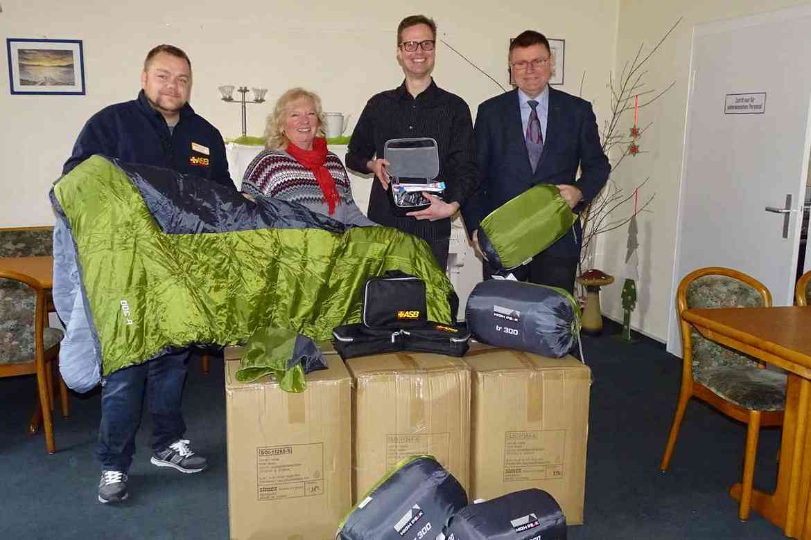 ASB Northeim/Osterode übergibt Schlafsäcke für Obdachlose an Hilfsorganisationen