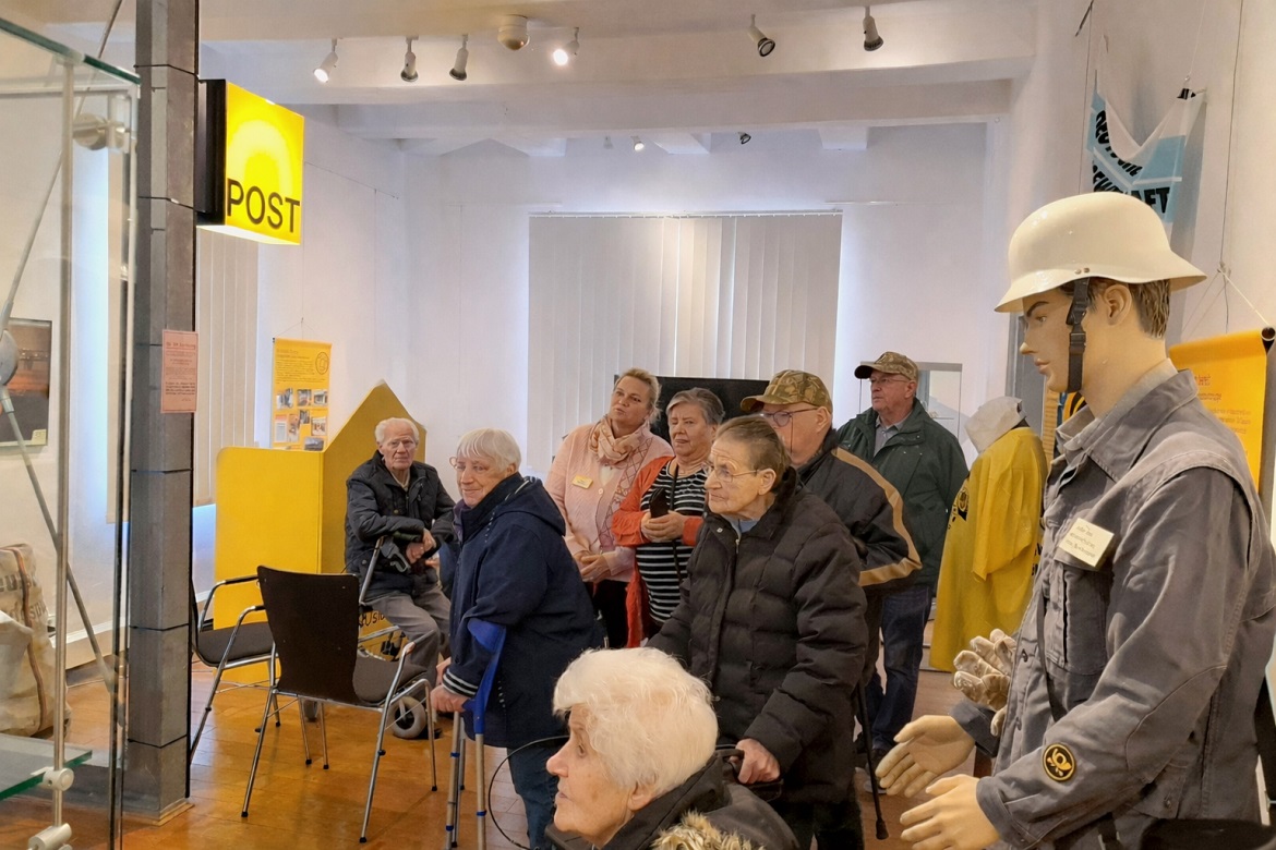 Tagesgäste aus Uslar zu Besuch in der Sonderausstellung „Geschichte der Uslarer Post“